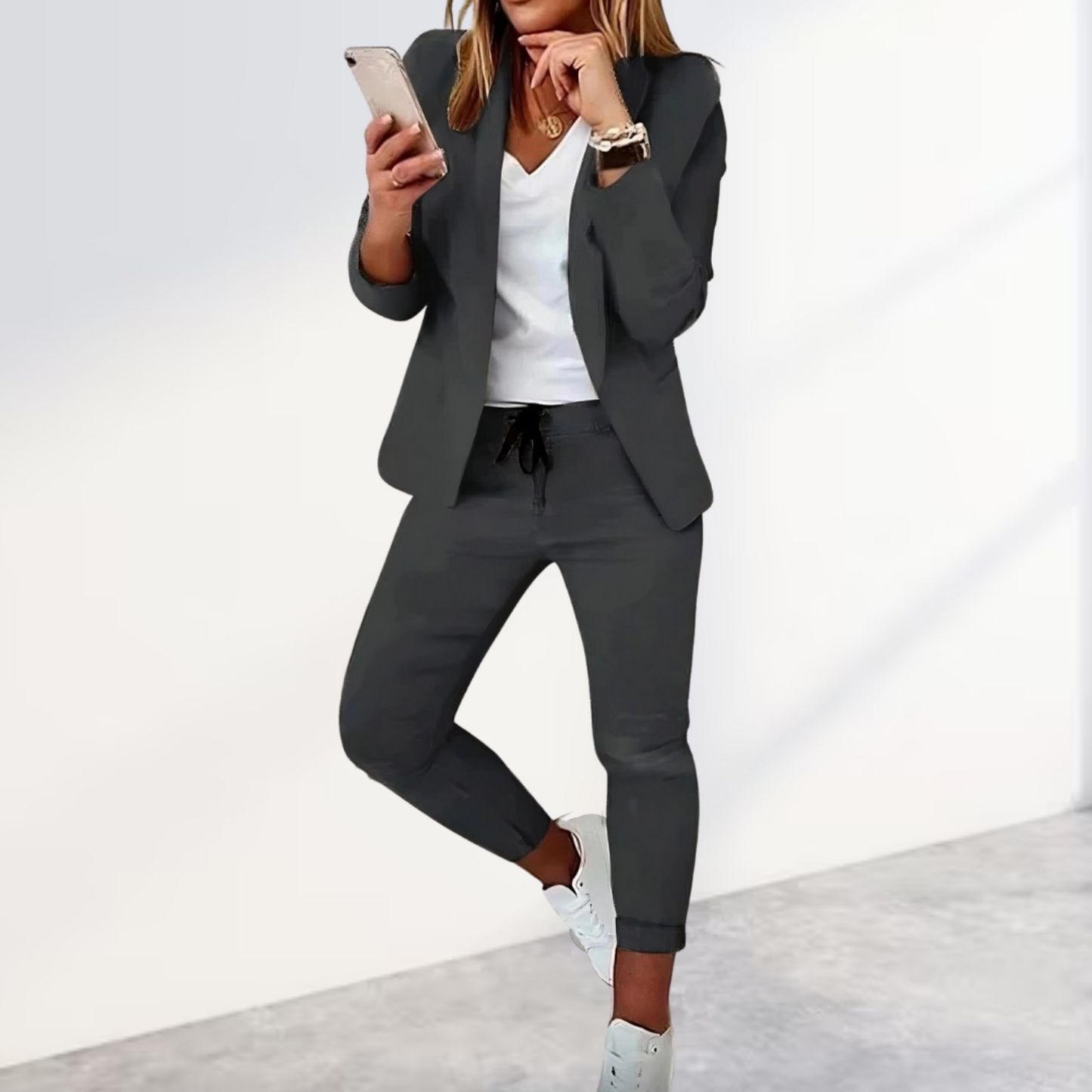 Amélie – Blazer Chic et Pantalon Assorti