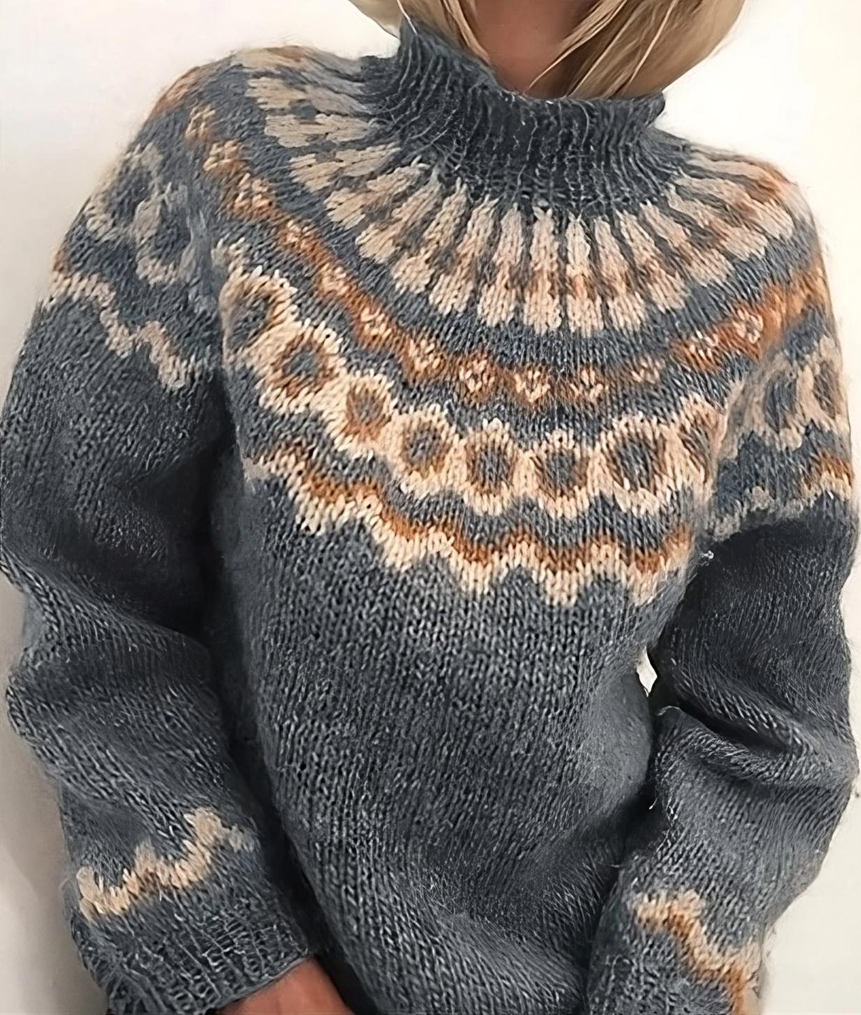 Oona - Warm sweater in Icelandic wool with turtleneck collar