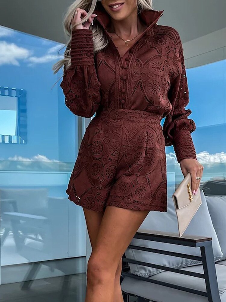 Aurora – Ensemble en Dentelle avec Blouse et Shorts Élégants
