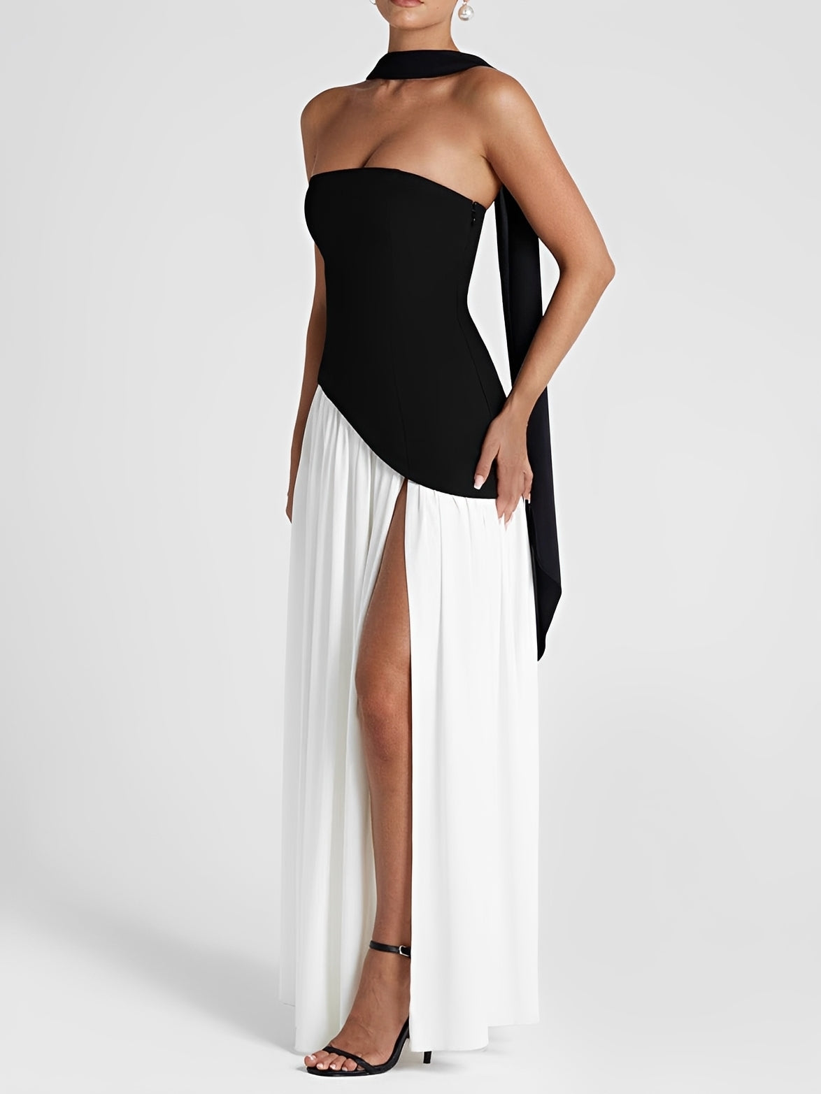 Georgia - Robe chic sans bretelles avec fente haute pour femmes