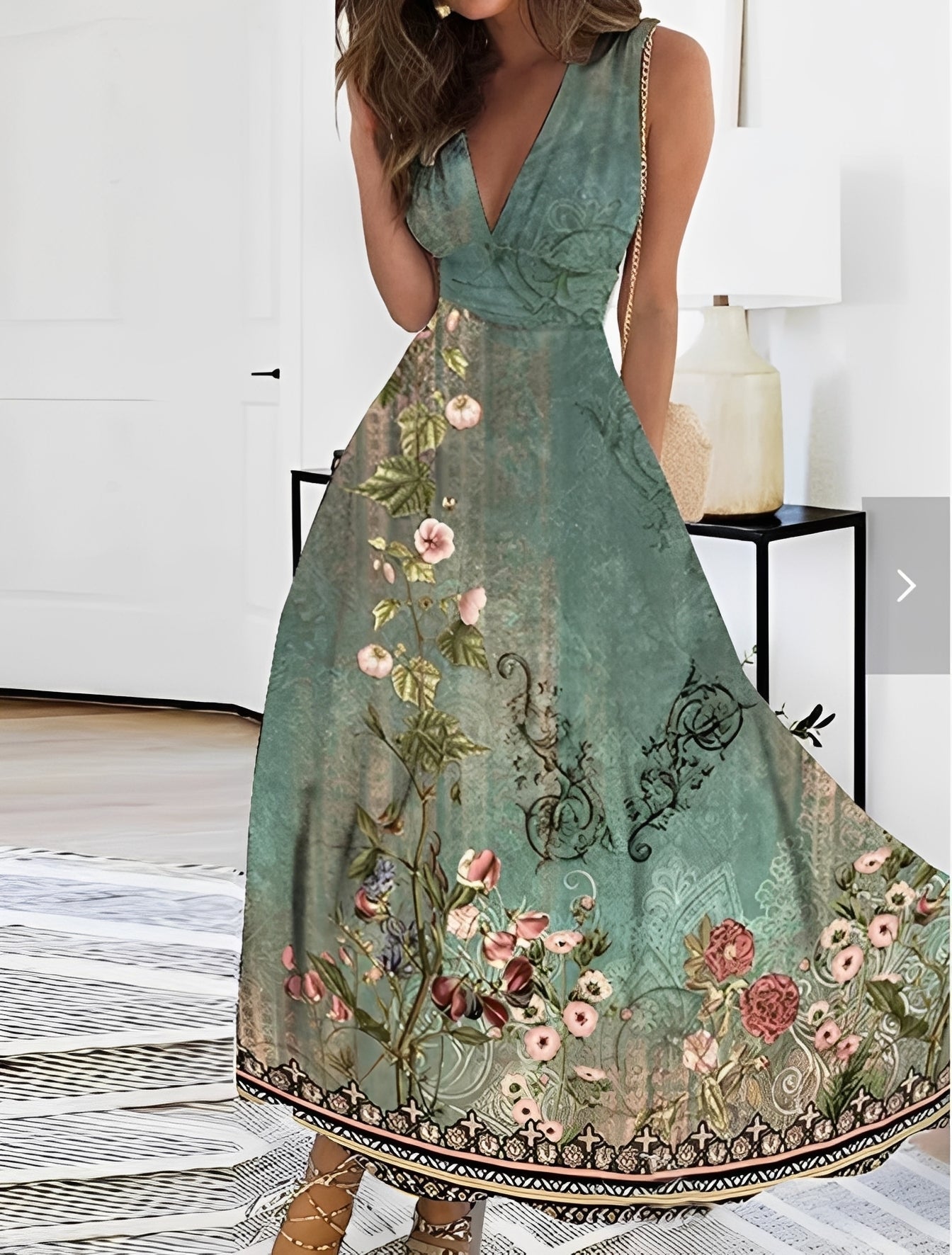 Lucie - Elegant long dress with V-neck and floral pattern for women