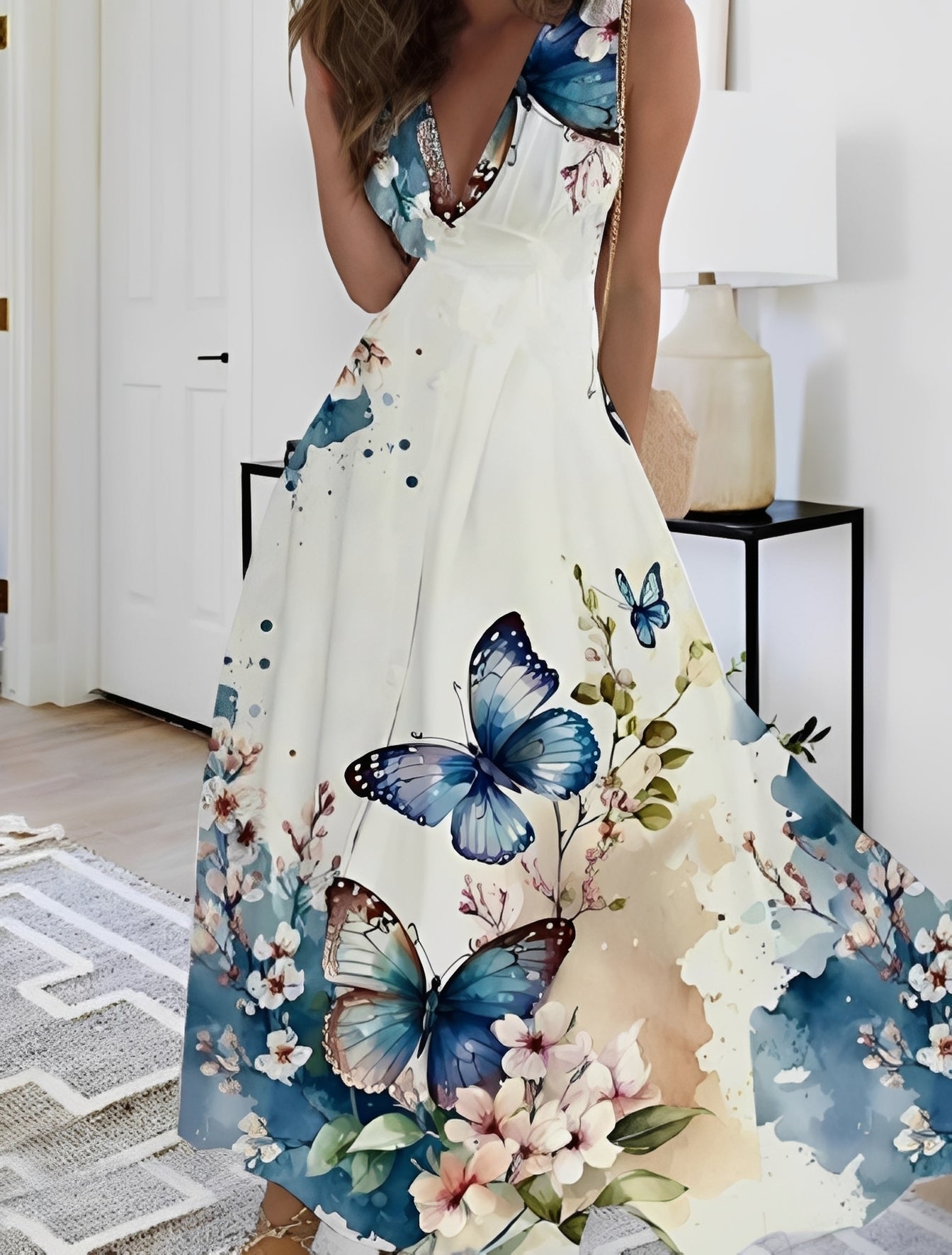Lucie - Elegant long dress with V-neck and floral pattern for women