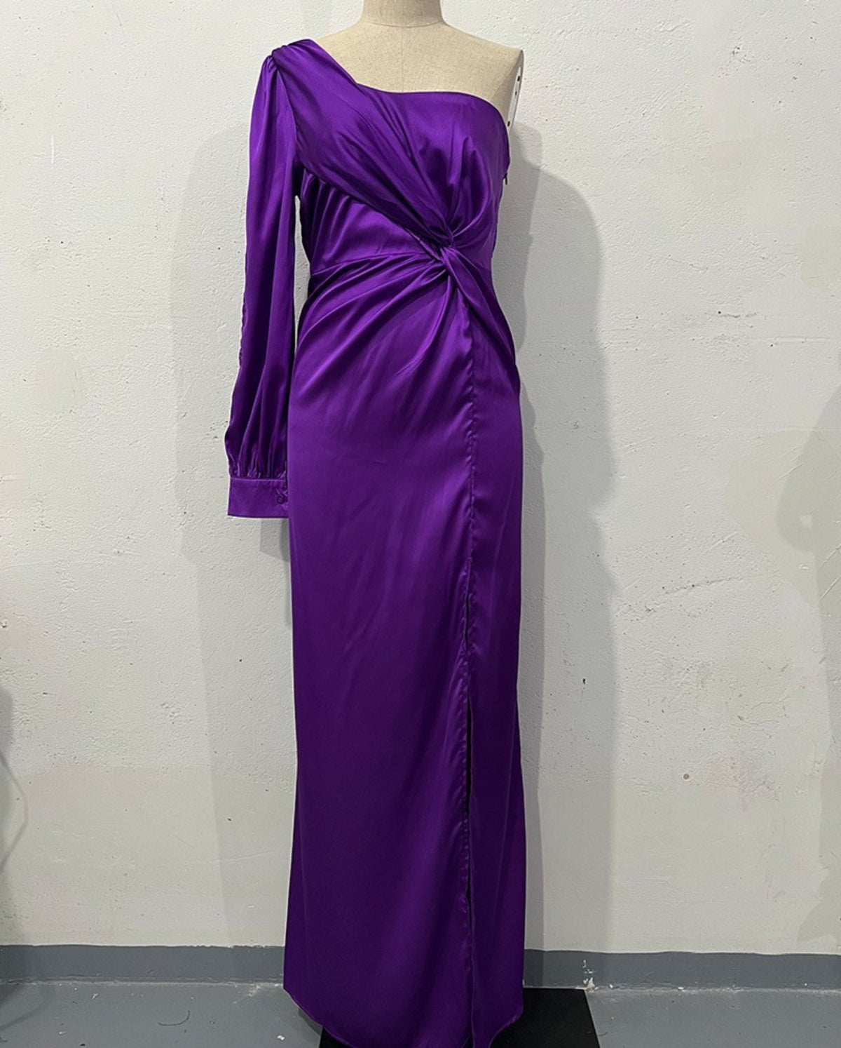 Helena - Robe élégante à une épaule avec fente pour femmes