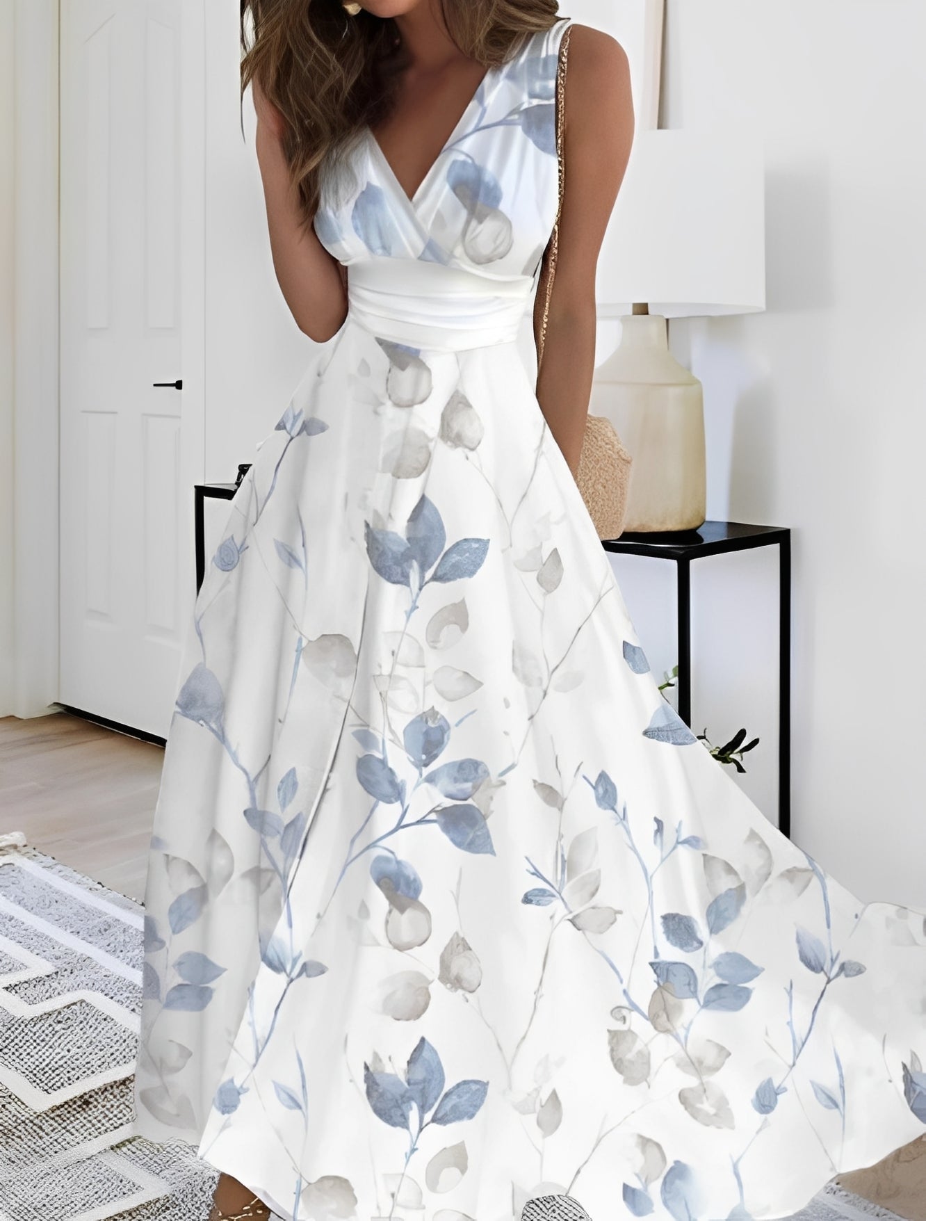 Lucie - Elegant long dress with V-neck and floral pattern for women