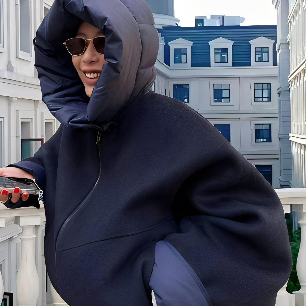 Alexa - Grande veste en laine avec capuche pour femmes