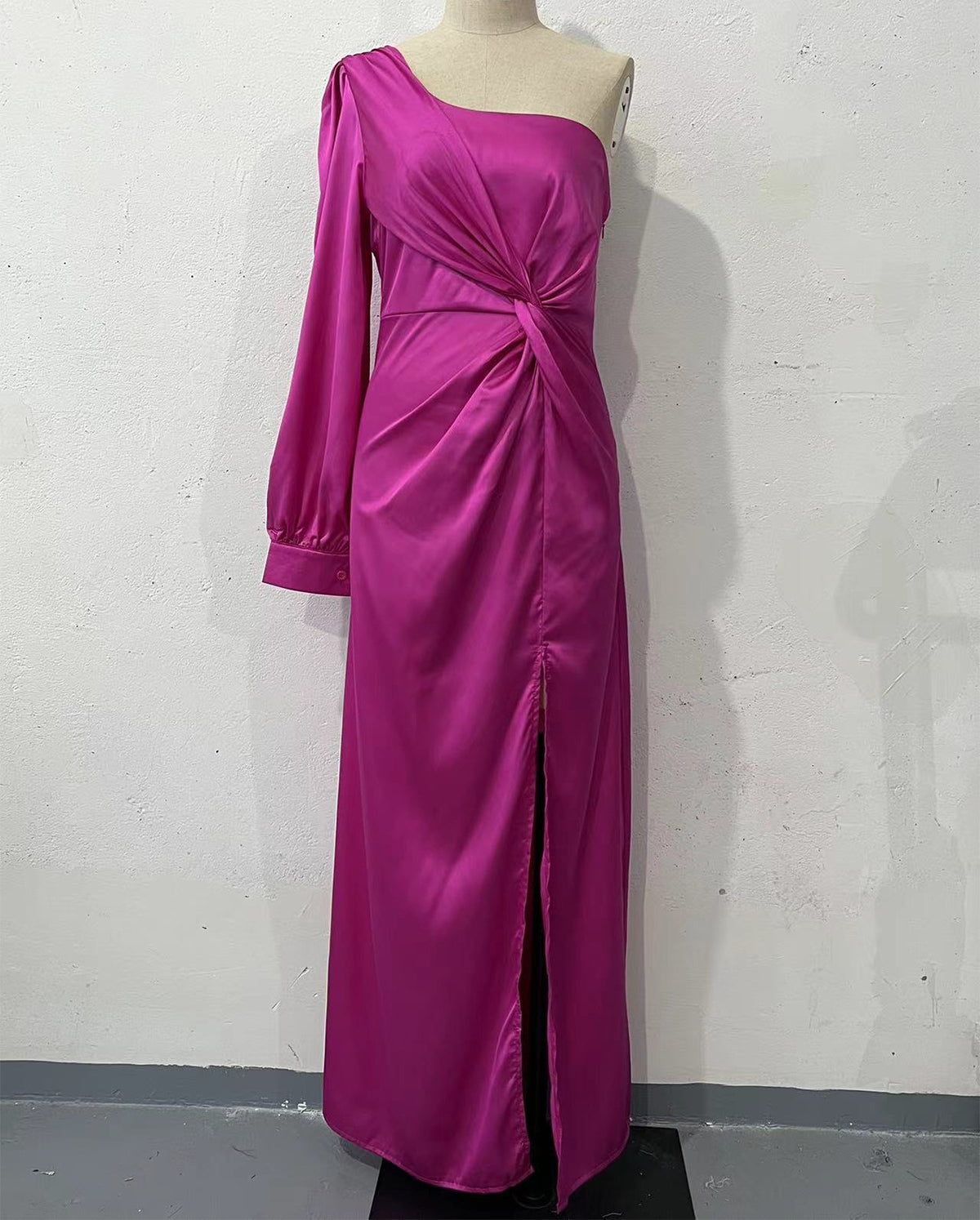 Helena - Robe élégante à une épaule avec fente pour femmes