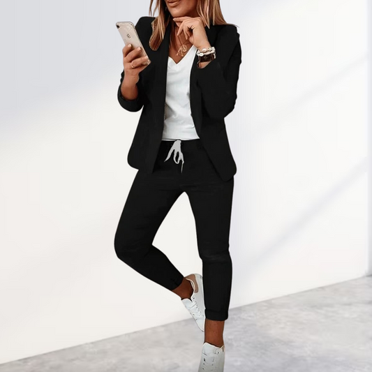Amélie – Blazer Chic et Pantalon Assorti
