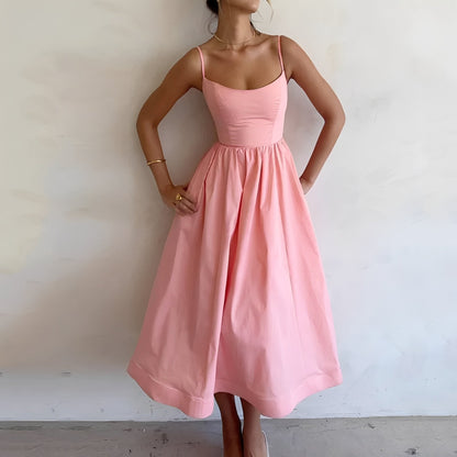 Alexia - Fließendes und anspruchsvolles mittellanges Kleid für Damen