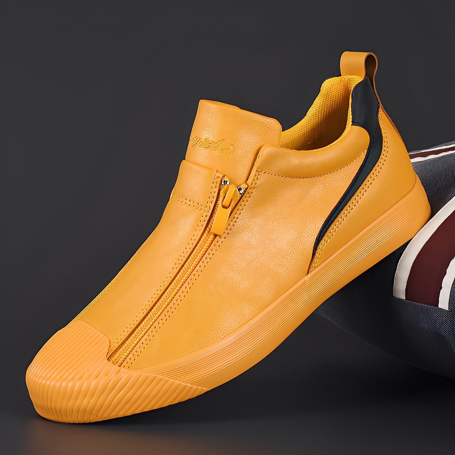 Jerred - Chaussures en cuir contemporaines pour hommes avec fermeture éclair