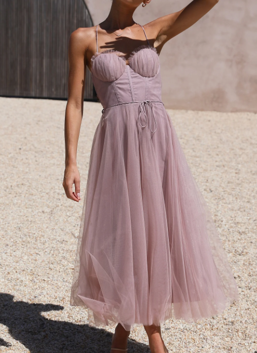 Jana – Mittellanges Kleid für heiße Tage