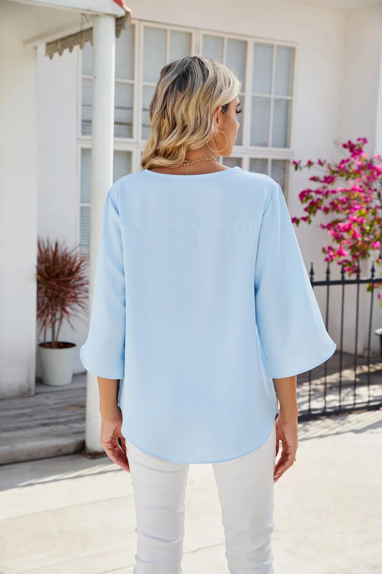 Caetana – Blouse in sheer fabric with short sleeves and V-neckline