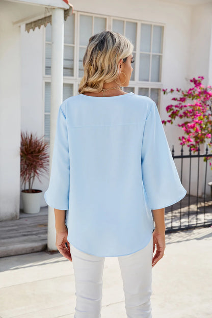 Caetana – Blouse in sheer fabric with short sleeves and V-neckline