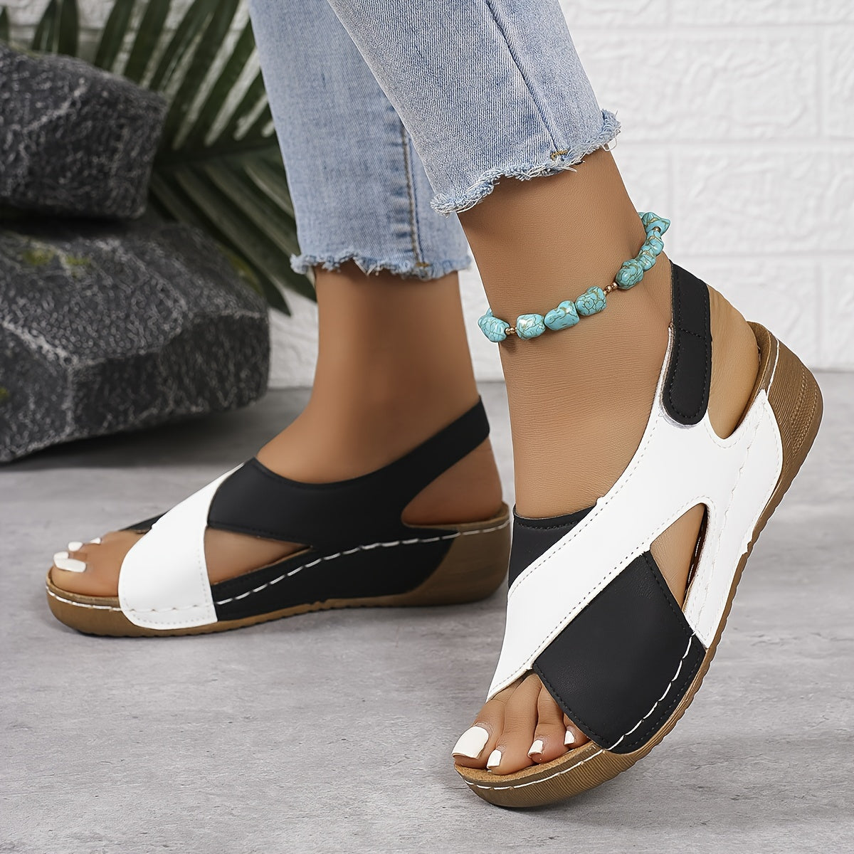 Tasha - Elegante und robuste orthopädische Sandalen