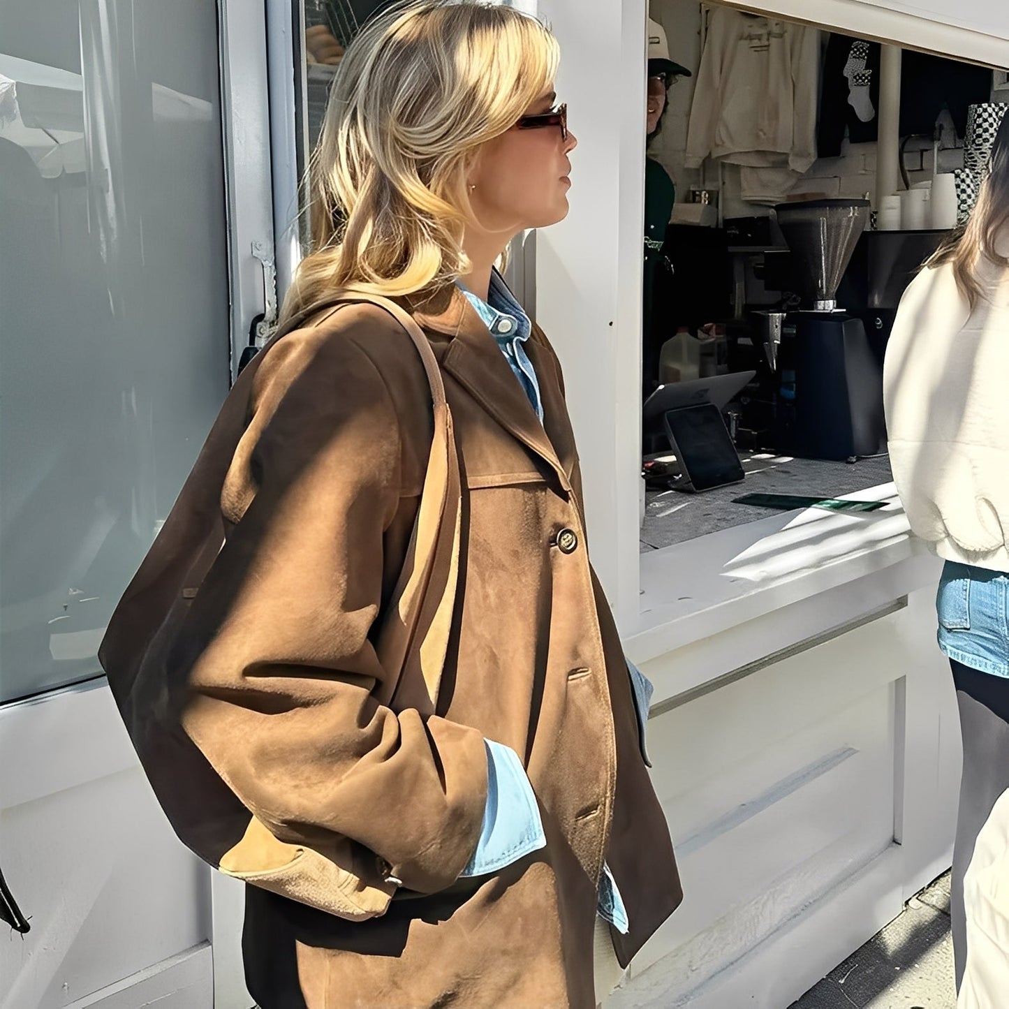 Laura - Classic leather jacket with lapel collar for women