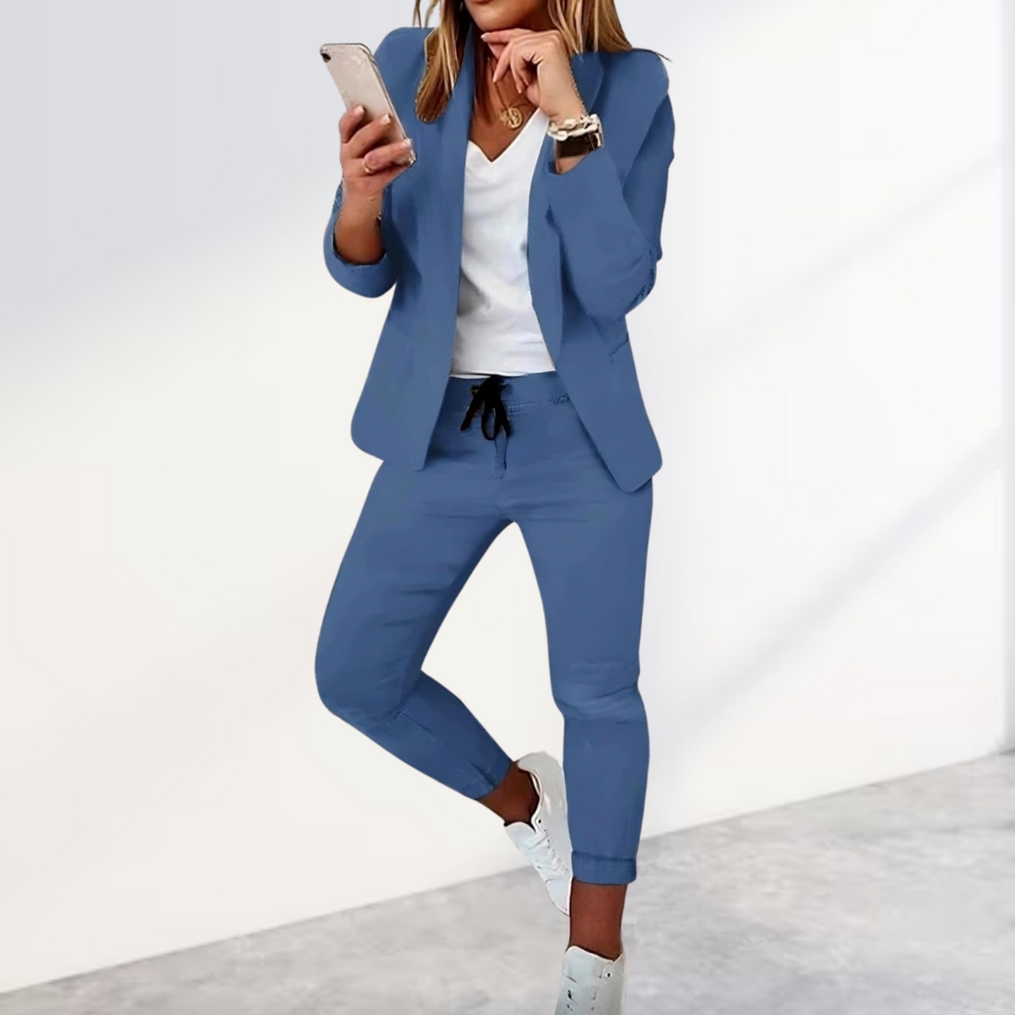Amélie – Blazer Chic et Pantalon Assorti