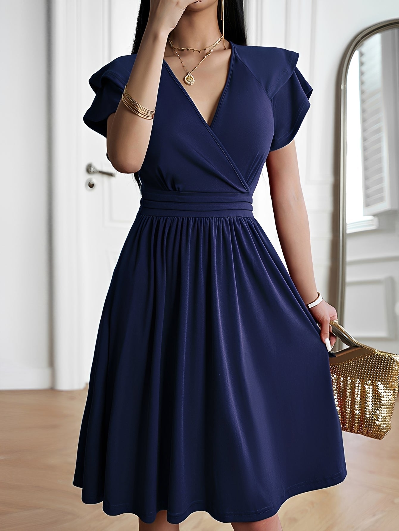 Laura - Robe stylée avec décolleté en V pour femmes