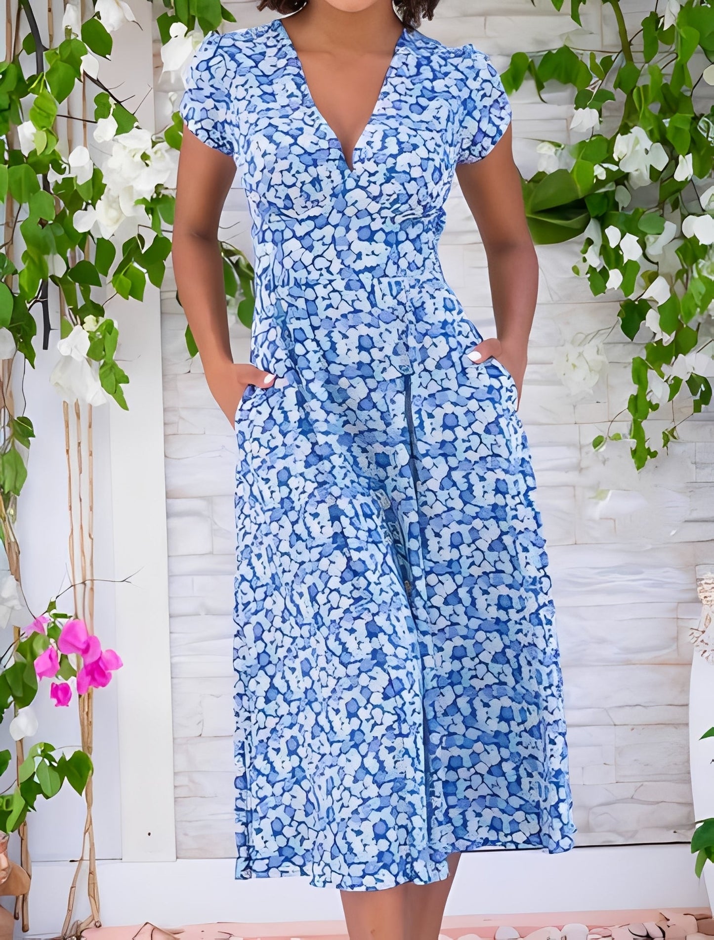 Monica - Casual dress with V-neckline for women