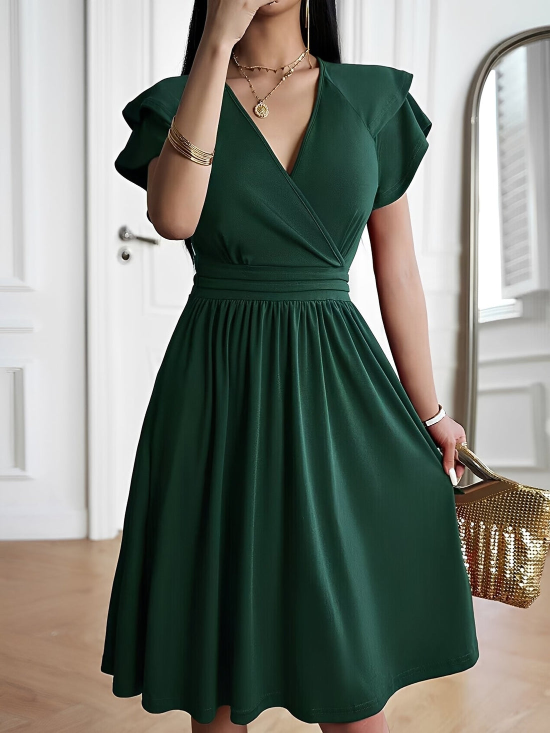 Laura - Robe stylée avec décolleté en V pour femmes