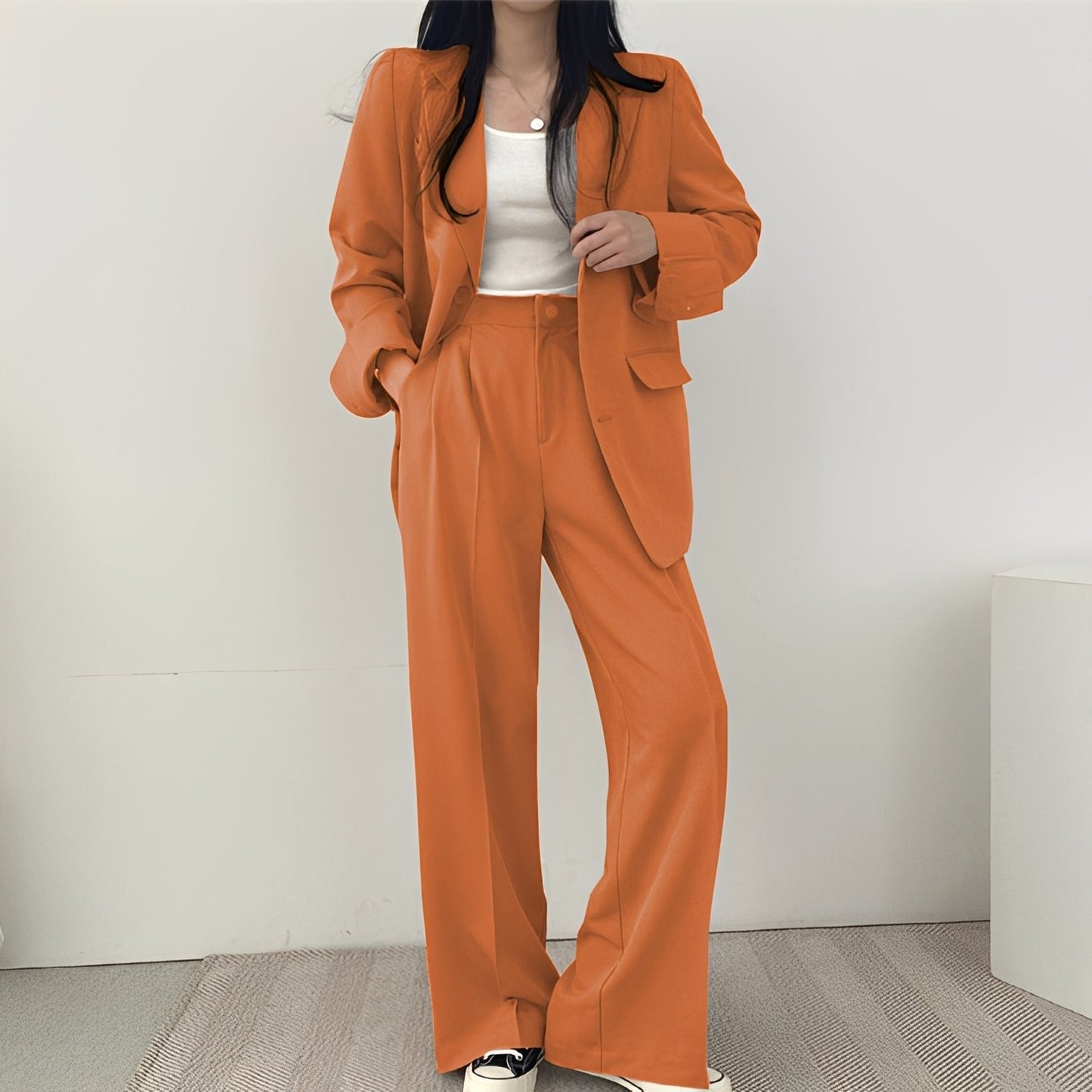 Meghan - Elegant tweed outfit for women