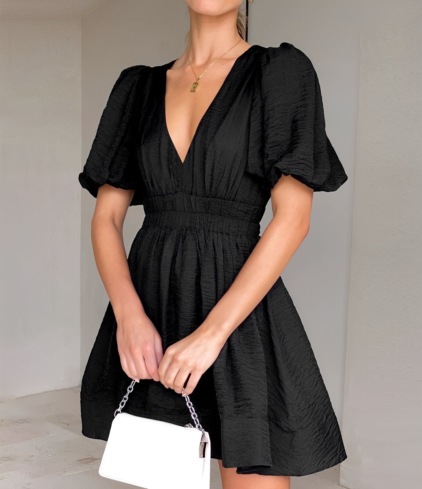 Caroline - Robe Courte Élégante