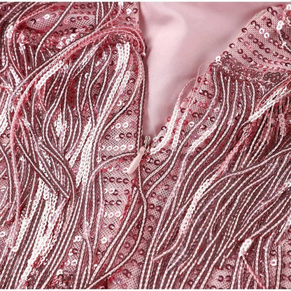 Meera - Robe de Soirée Courte Plumes, Élégante & Expressive