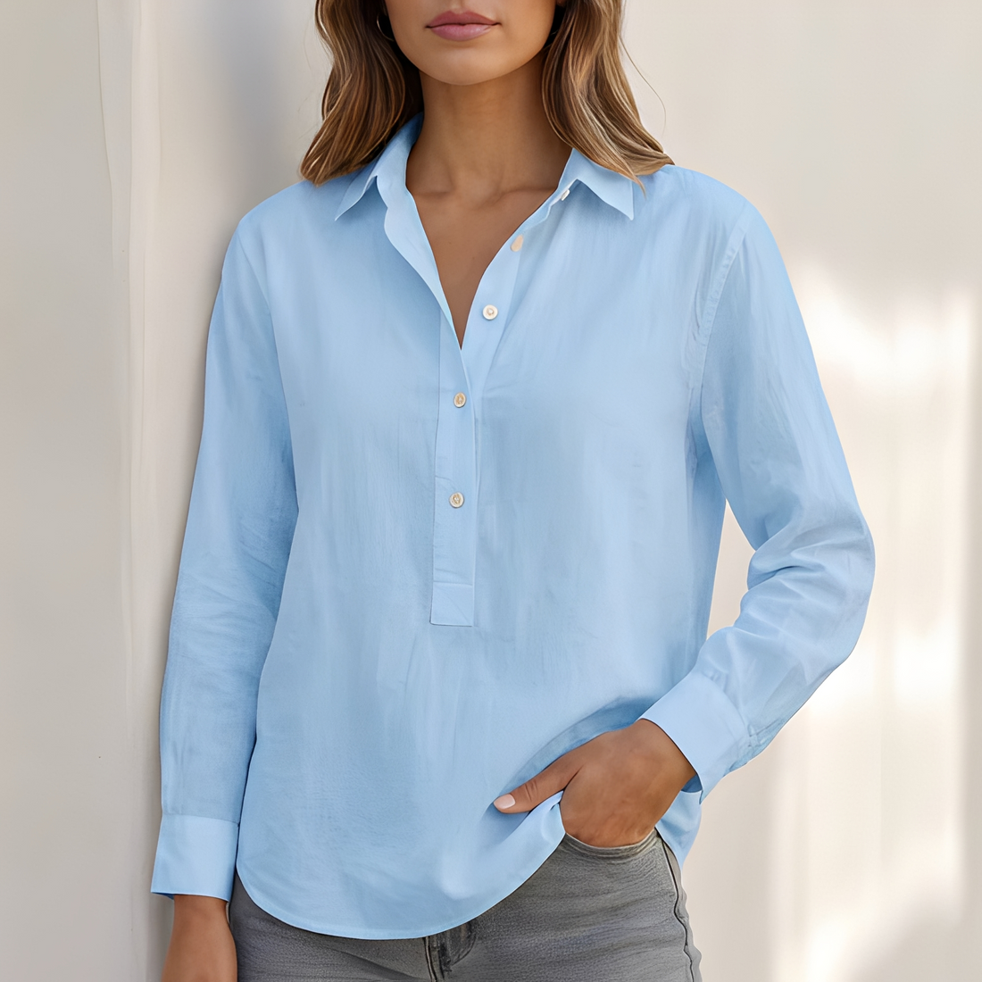 Andy - Chemise élégante à col en V pour femme