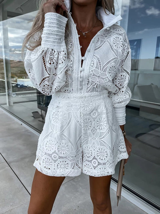 Aurora – Ensemble en Dentelle avec Blouse et Shorts Élégants
