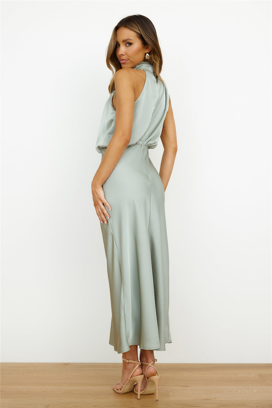 Elianna – Graceful mid-length dress with uneven neckline