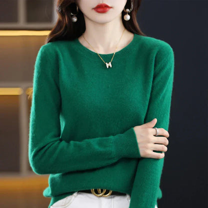 Erica - A cashmere sweater with a traditional round neckline