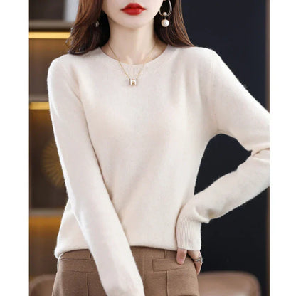 Erica - A cashmere sweater with a traditional round neckline