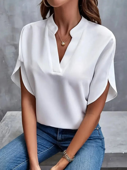 Isalie – Elegant blouse with V-neck and flowing fabric