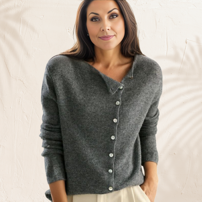 Zuri – Pull Élégant avec Boutons