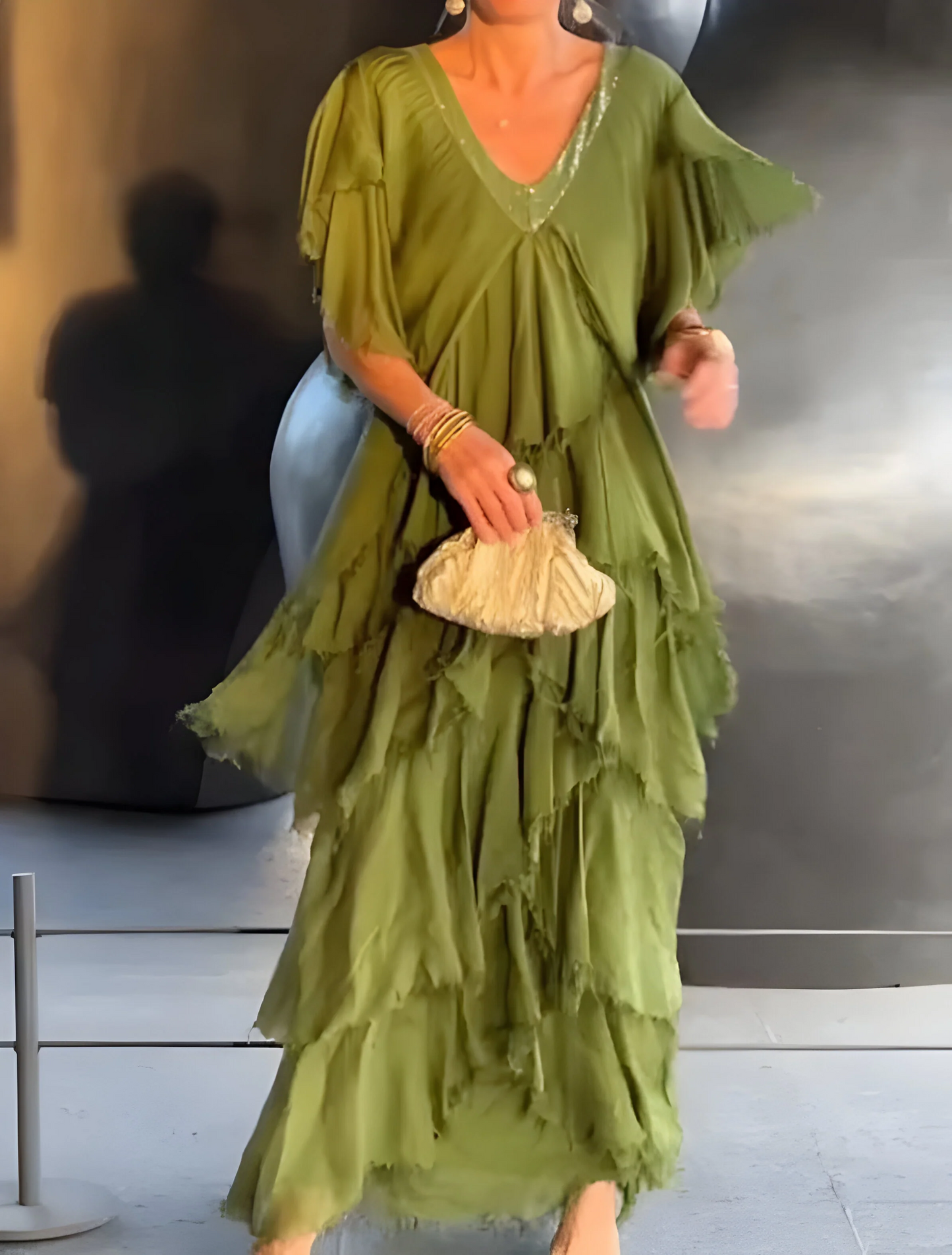 Riza - Flowing dress with V-neckline and pleats