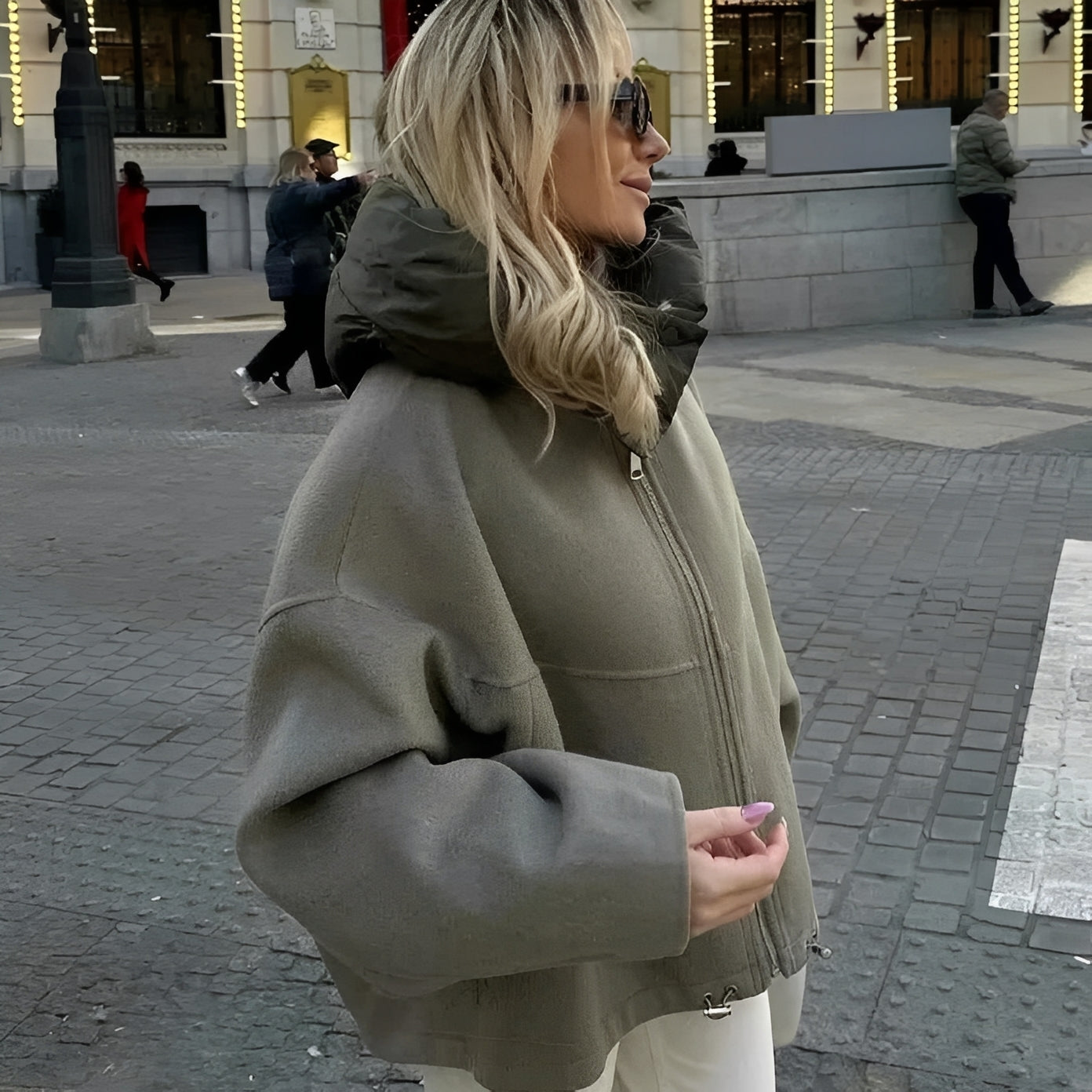 Alexa - Grande veste en laine avec capuche pour femmes